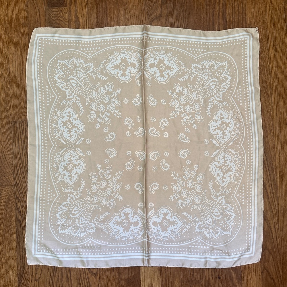 26x26” Champagne/White Paisley Scarf